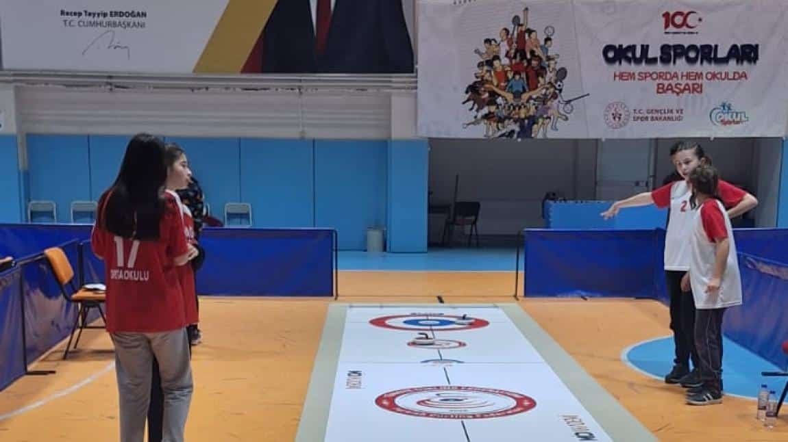 Küçükler erkek curling ve küçükler kız curling takımımız Afyon ilimizde düzenlenen il turnuvasında 4 takım arasına kalmıştır.