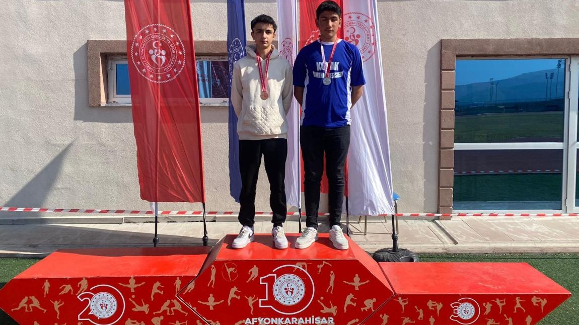 Kusura Şehit Mustafa Şimşek Ortaokulu Öğrencilerimizden Atletizm Gülle Atma Branşı'nda Büyük Başarı